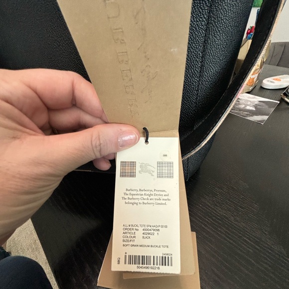 Burberry soft grain leather handbag - Picture 5 of 7